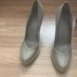 Gucci Size 8B Beige Heels
